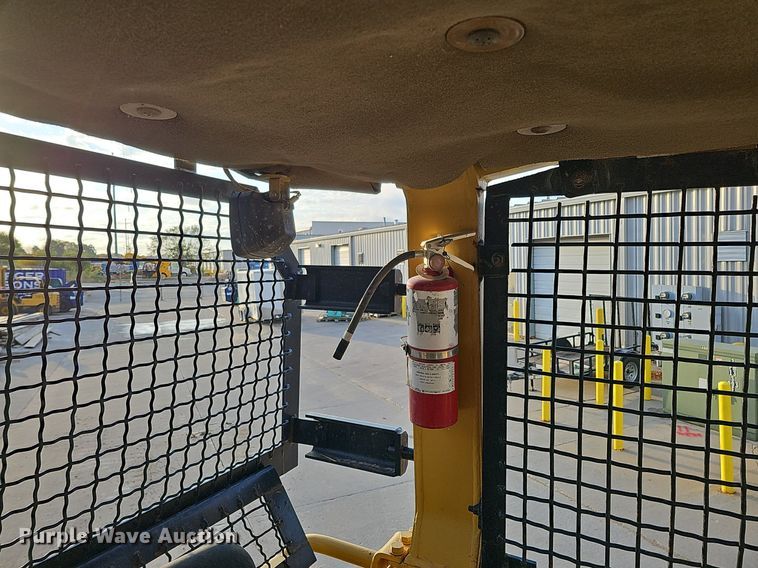 image for item DS5663 1999 Caterpillar D5M  dozer