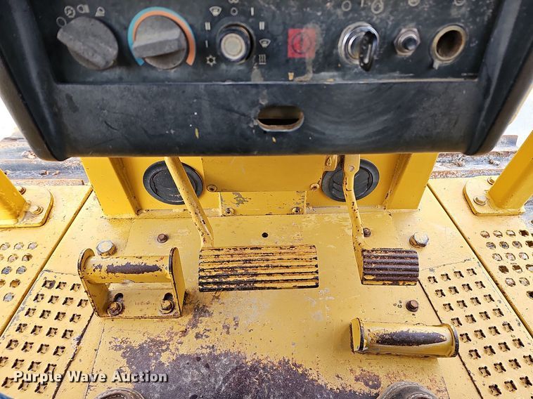 image for item DS5663 1999 Caterpillar D5M  dozer