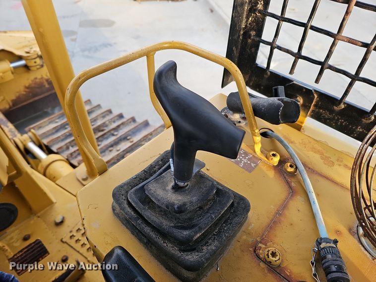 image for item DS5663 1999 Caterpillar D5M  dozer