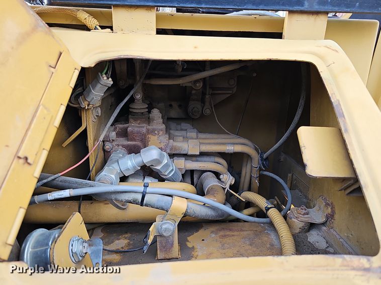image for item DS5663 1999 Caterpillar D5M  dozer