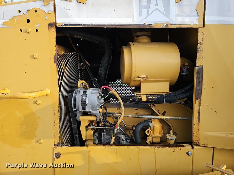image for item DS5663 1999 Caterpillar D5M  dozer