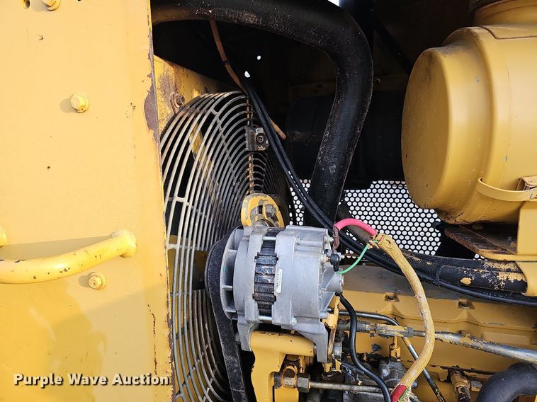 image for item DS5663 1999 Caterpillar D5M  dozer