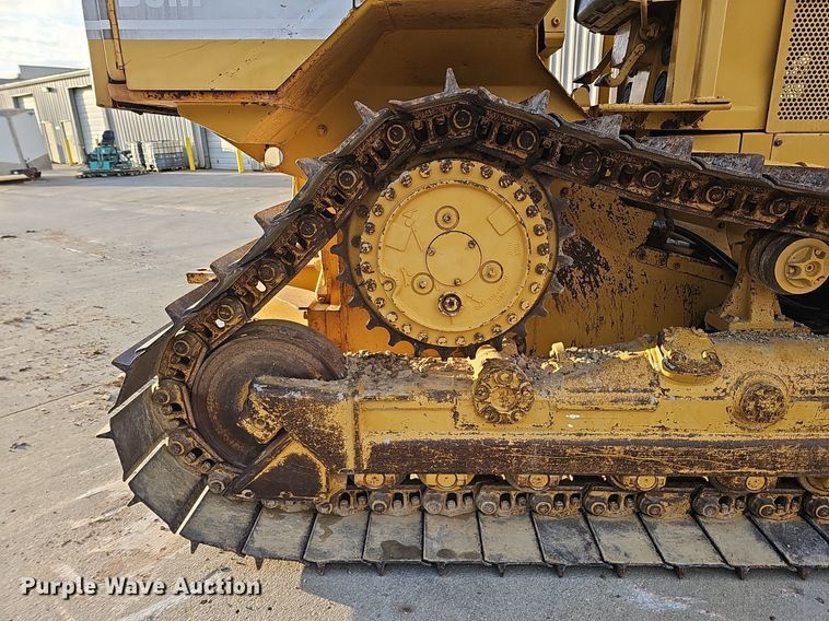 image for item DS5663 1999 Caterpillar D5M  dozer