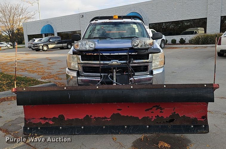 image for item DS5665 2007 Chevrolet Silverado 2500HD  flatbed pickup truck