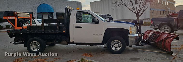 image for item DS5665 2007 Chevrolet Silverado 2500HD  flatbed pickup truck