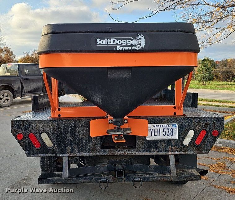 image for item DS5665 2007 Chevrolet Silverado 2500HD  flatbed pickup truck