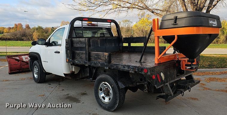 image for item DS5665 2007 Chevrolet Silverado 2500HD  flatbed pickup truck