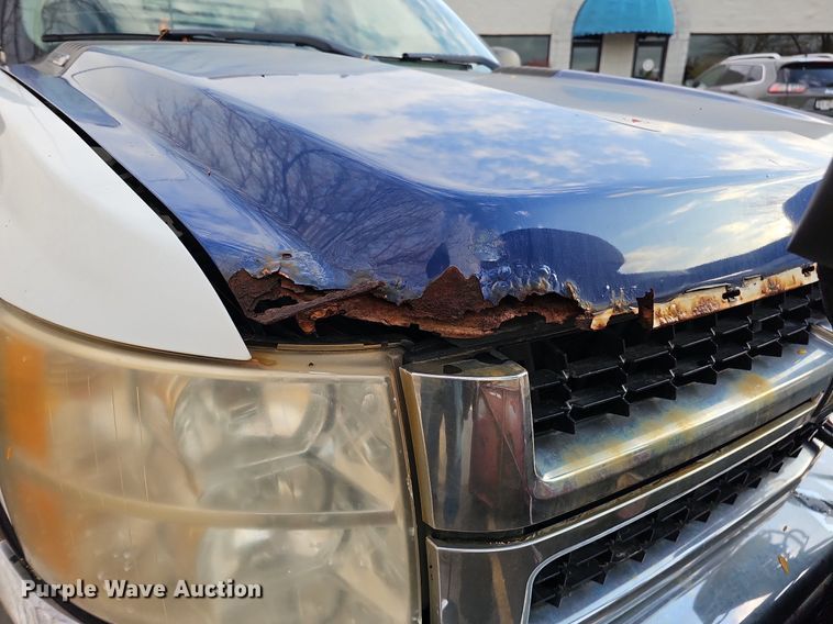 image for item DS5665 2007 Chevrolet Silverado 2500HD  flatbed pickup truck