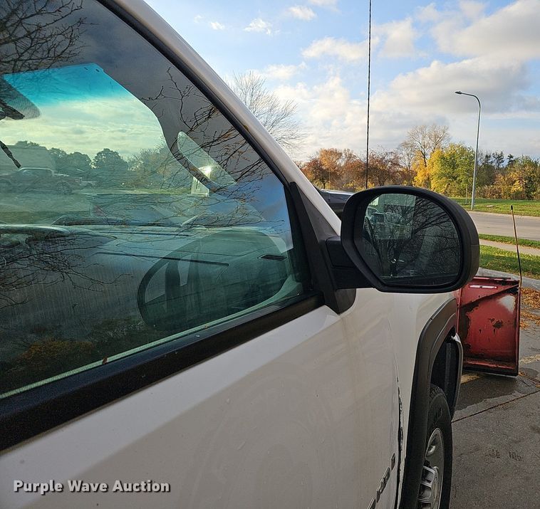 image for item DS5665 2007 Chevrolet Silverado 2500HD  flatbed pickup truck