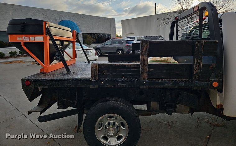 image for item DS5665 2007 Chevrolet Silverado 2500HD  flatbed pickup truck