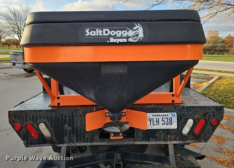 image for item DS5665 2007 Chevrolet Silverado 2500HD  flatbed pickup truck