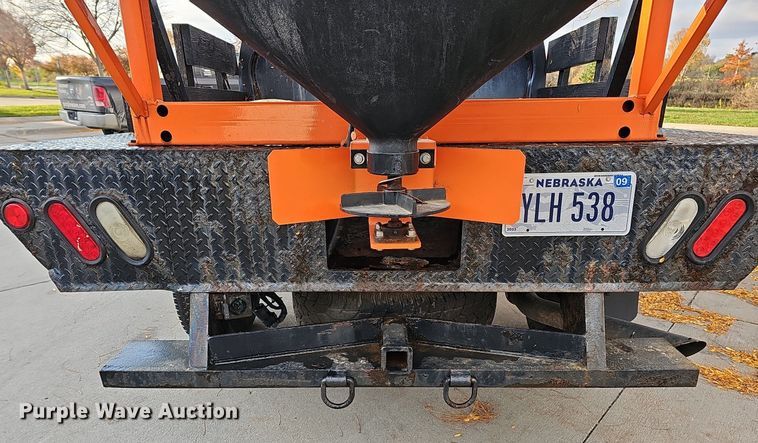 image for item DS5665 2007 Chevrolet Silverado 2500HD  flatbed pickup truck