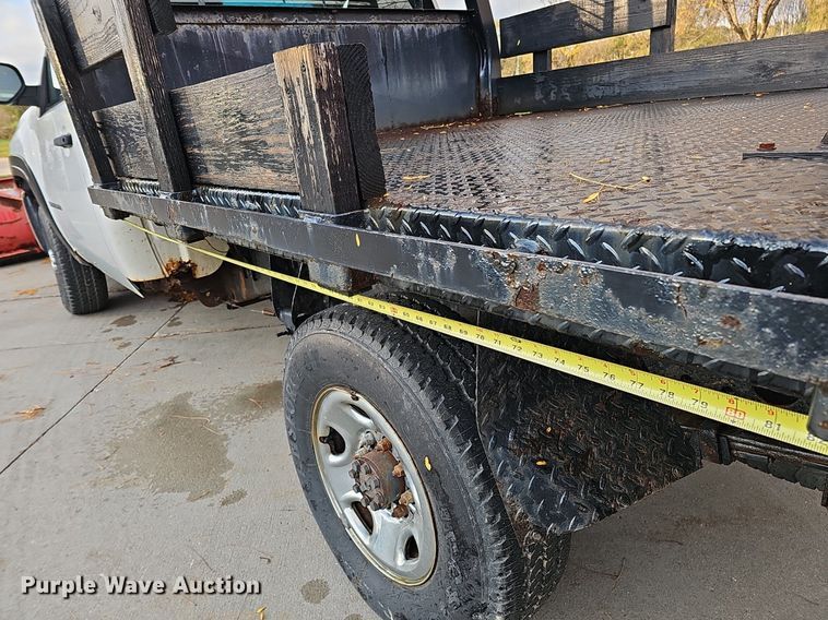 image for item DS5665 2007 Chevrolet Silverado 2500HD  flatbed pickup truck