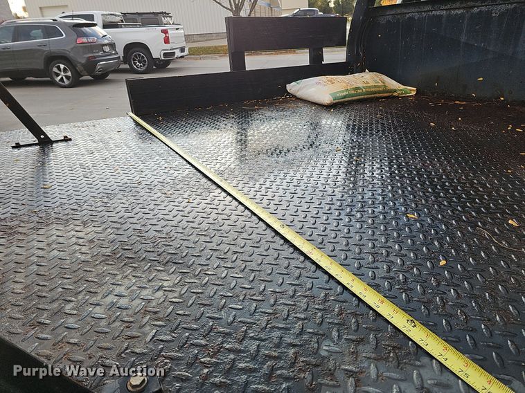 image for item DS5665 2007 Chevrolet Silverado 2500HD  flatbed pickup truck