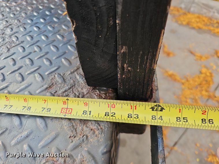 image for item DS5665 2007 Chevrolet Silverado 2500HD  flatbed pickup truck