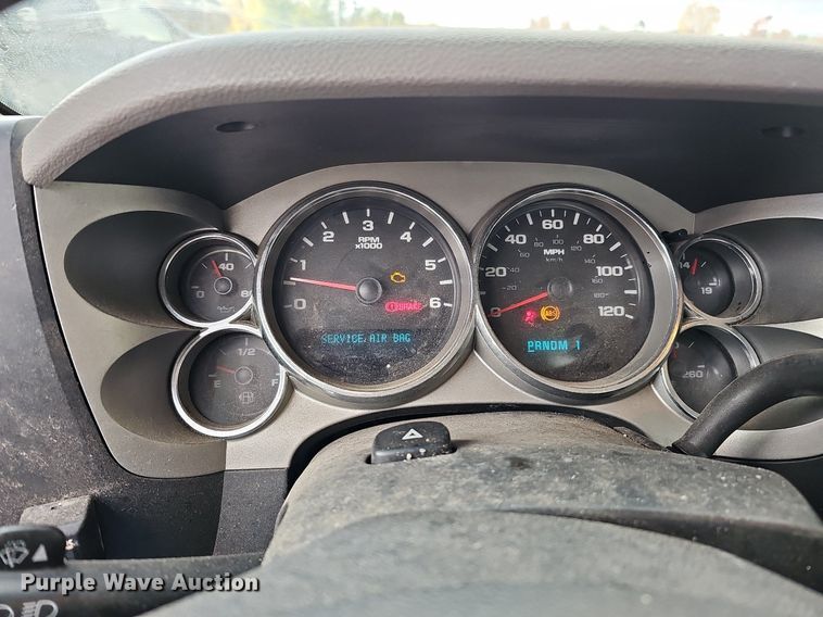 image for item DS5665 2007 Chevrolet Silverado 2500HD  flatbed pickup truck