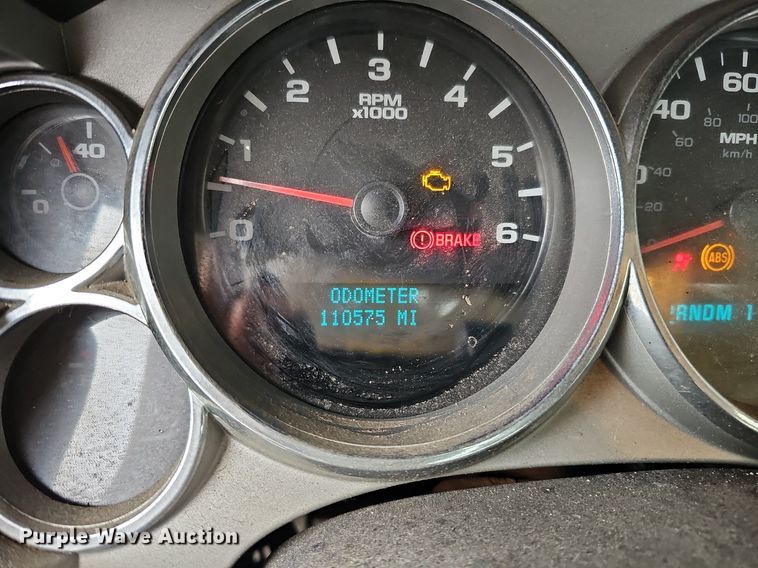 image for item DS5665 2007 Chevrolet Silverado 2500HD  flatbed pickup truck