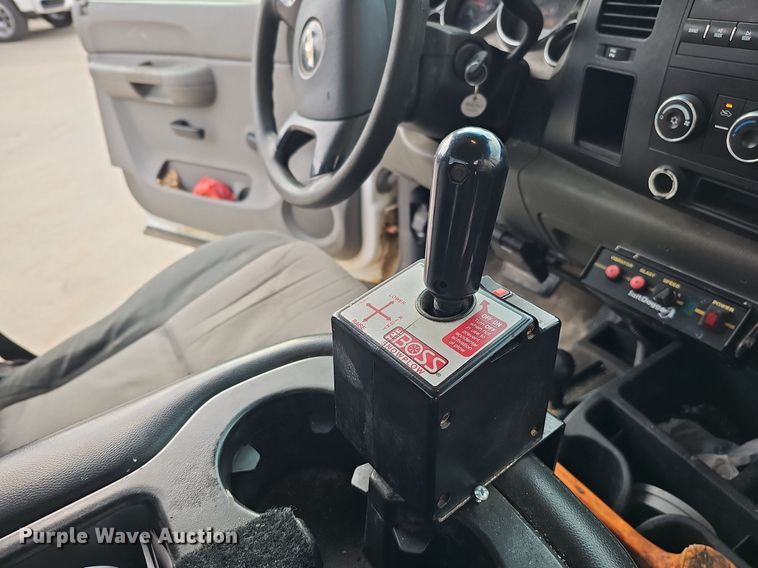 image for item DS5665 2007 Chevrolet Silverado 2500HD  flatbed pickup truck