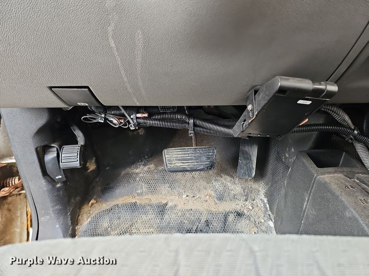 image for item DS5665 2007 Chevrolet Silverado 2500HD  flatbed pickup truck