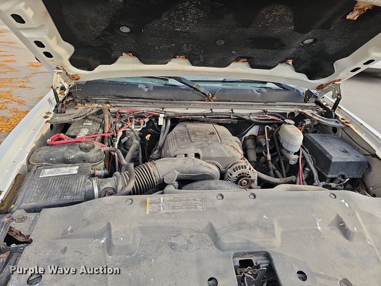 image for item DS5665 2007 Chevrolet Silverado 2500HD  flatbed pickup truck