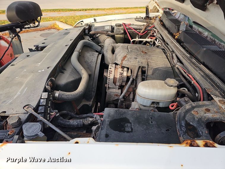 image for item DS5665 2007 Chevrolet Silverado 2500HD  flatbed pickup truck