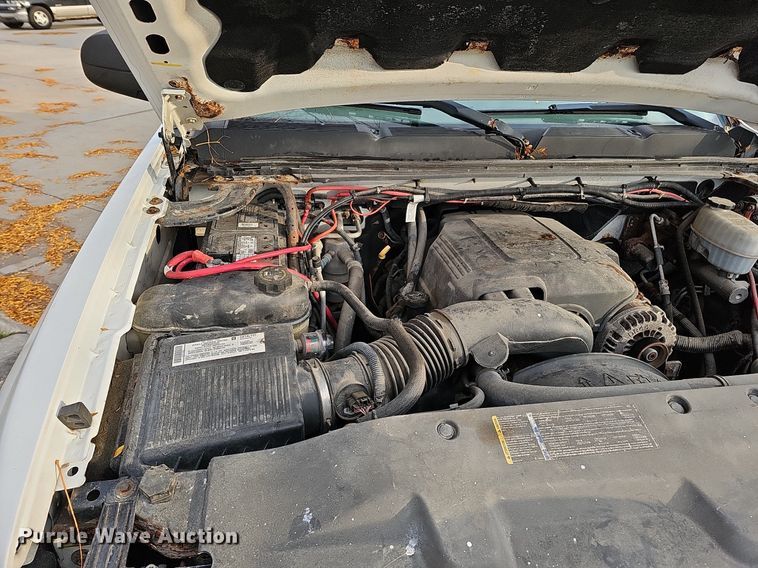 image for item DS5665 2007 Chevrolet Silverado 2500HD  flatbed pickup truck