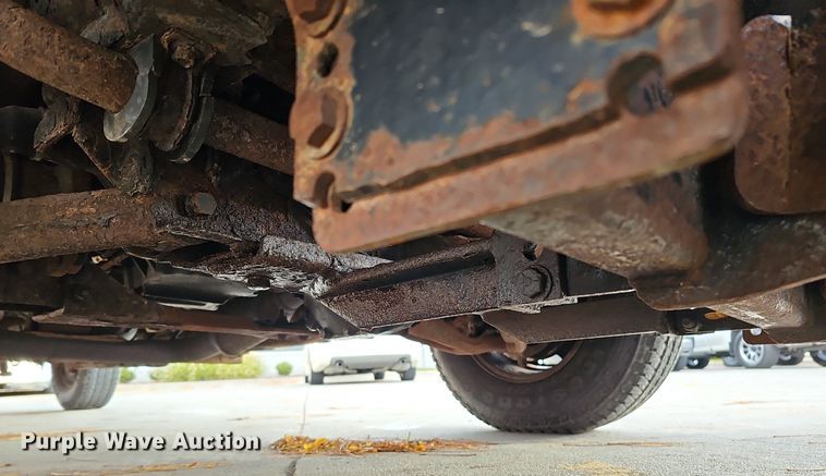 image for item DS5665 2007 Chevrolet Silverado 2500HD  flatbed pickup truck