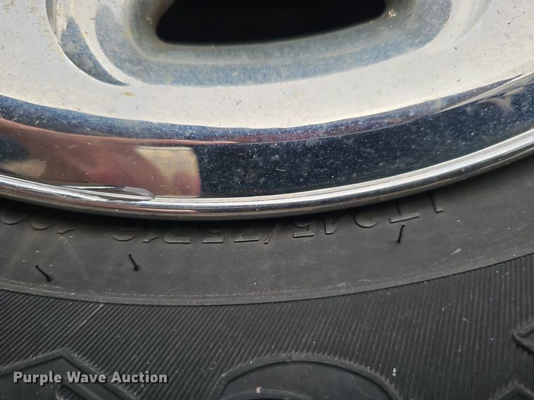 image for item DS5665 2007 Chevrolet Silverado 2500HD  flatbed pickup truck