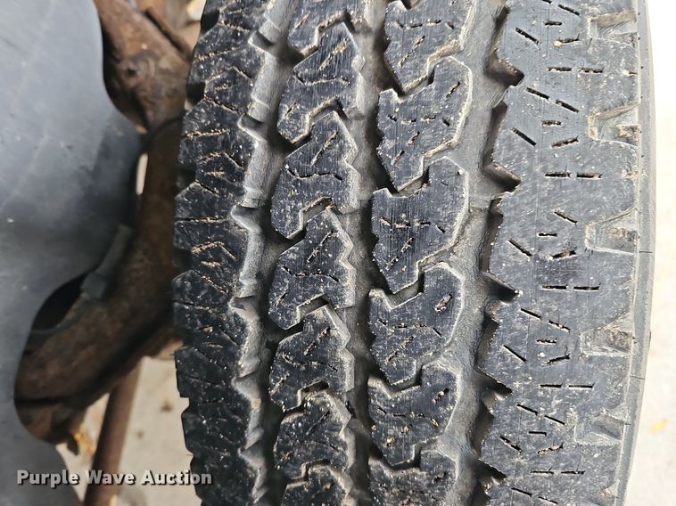 image for item DS5665 2007 Chevrolet Silverado 2500HD  flatbed pickup truck