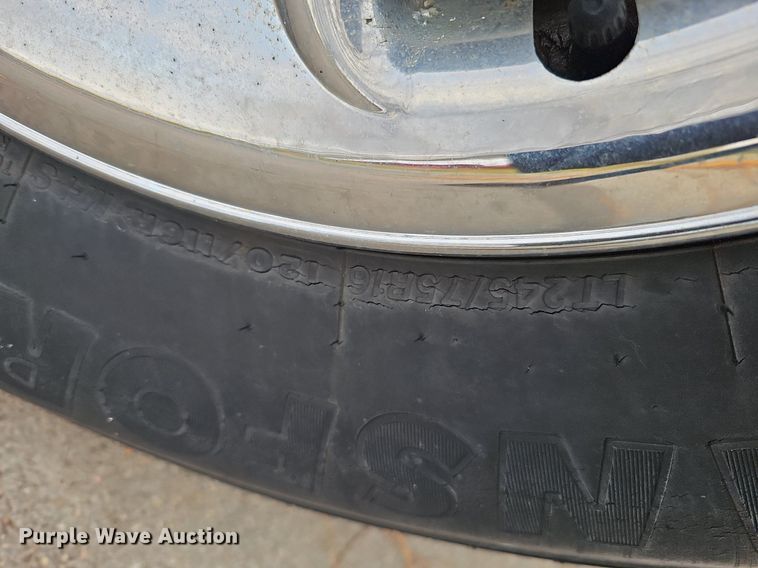 image for item DS5665 2007 Chevrolet Silverado 2500HD  flatbed pickup truck