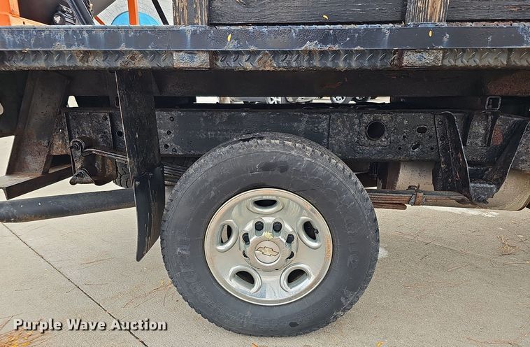image for item DS5665 2007 Chevrolet Silverado 2500HD  flatbed pickup truck