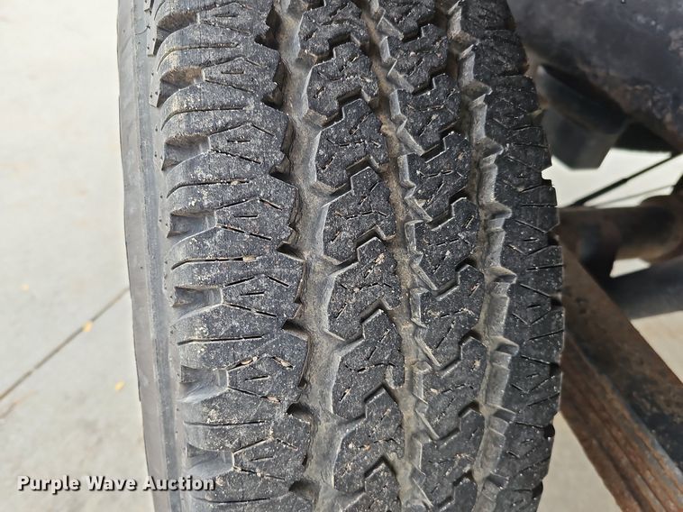 image for item DS5665 2007 Chevrolet Silverado 2500HD  flatbed pickup truck