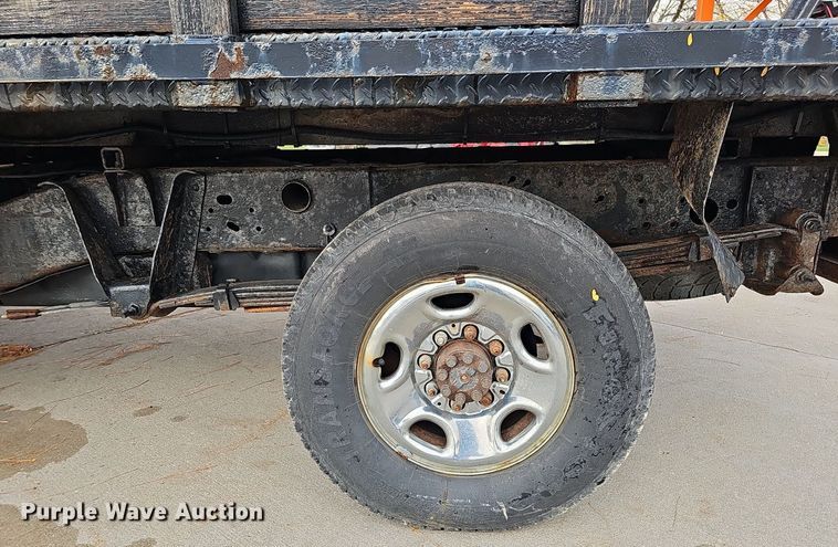 image for item DS5665 2007 Chevrolet Silverado 2500HD  flatbed pickup truck