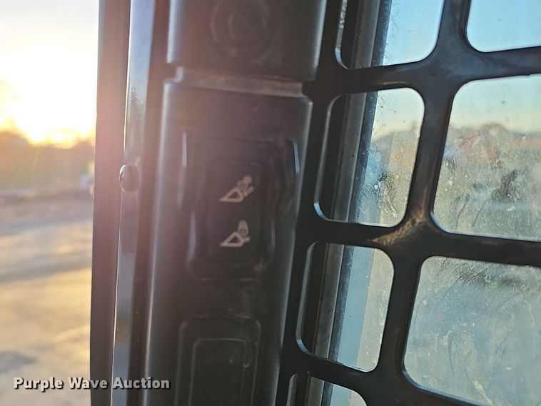 image for item DS5691 2021 Bobcat T770  tracked skid steer loader