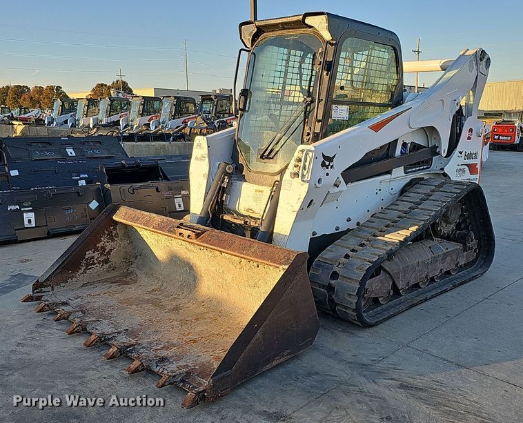 image for item DS5692 2019 Bobcat T870  tracked skid steer loader