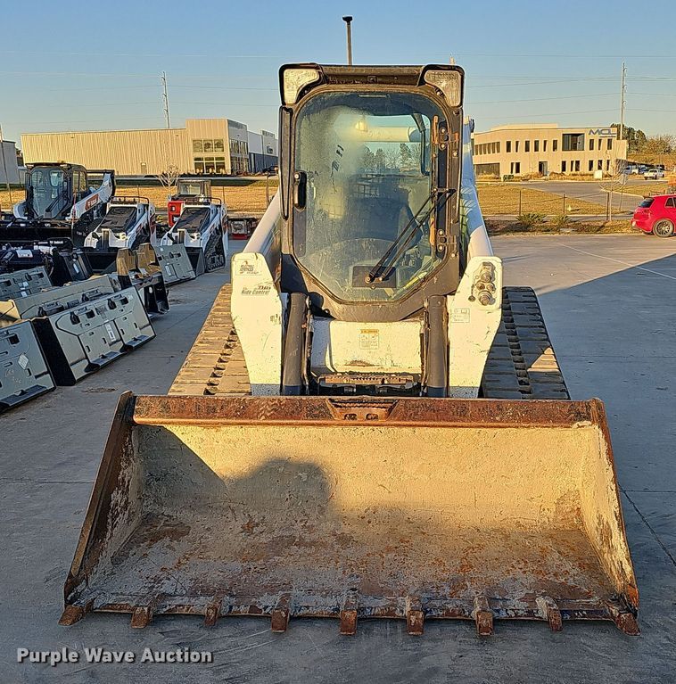 image for item DS5692 2019 Bobcat T870  tracked skid steer loader