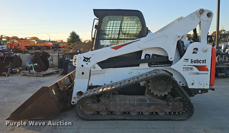 image for item DS5692 2019 Bobcat T870  tracked skid steer loader