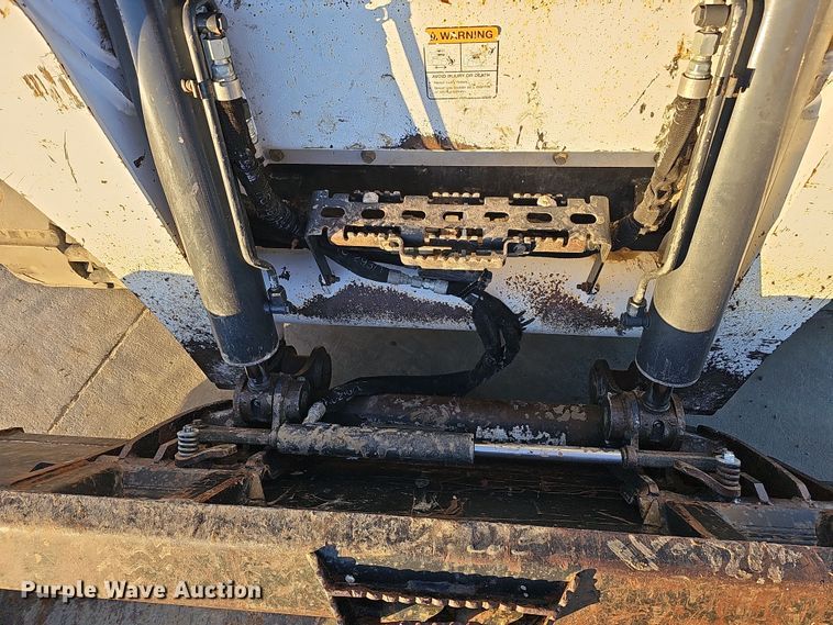 image for item DS5692 2019 Bobcat T870  tracked skid steer loader