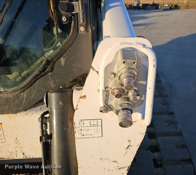 image for item DS5692 2019 Bobcat T870  tracked skid steer loader