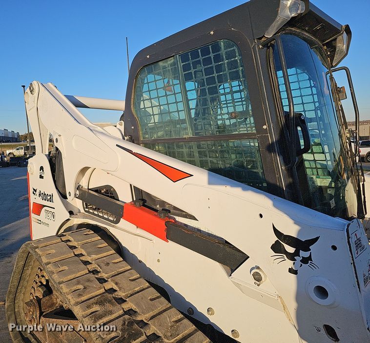 image for item DS5692 2019 Bobcat T870  tracked skid steer loader