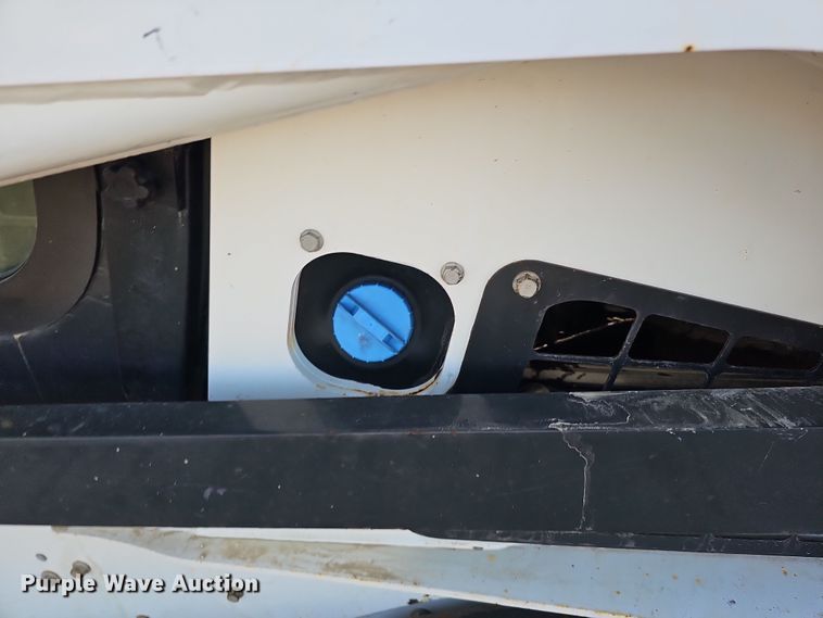 image for item DS5692 2019 Bobcat T870  tracked skid steer loader