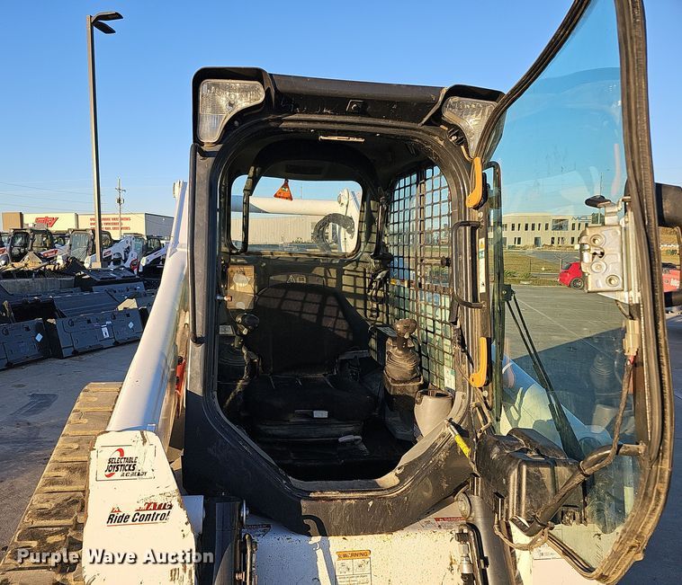 image for item DS5692 2019 Bobcat T870  tracked skid steer loader