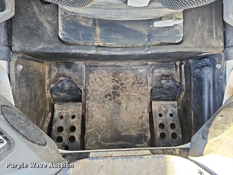 image for item DS5692 2019 Bobcat T870  tracked skid steer loader