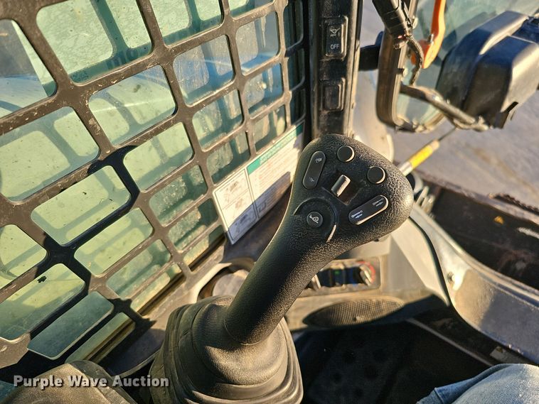 image for item DS5692 2019 Bobcat T870  tracked skid steer loader