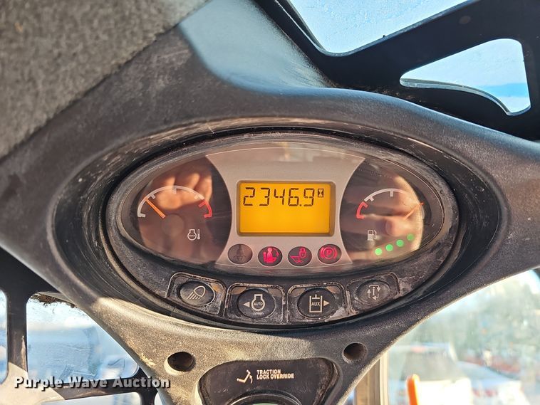 image for item DS5692 2019 Bobcat T870  tracked skid steer loader