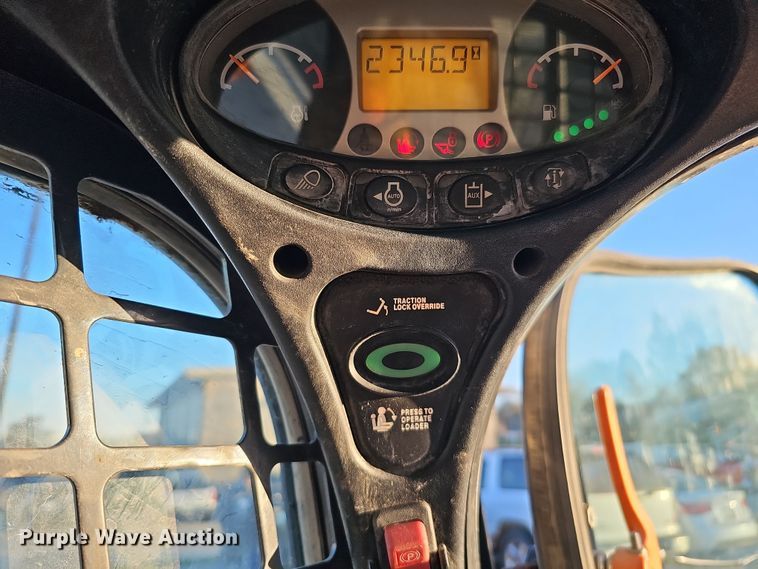 image for item DS5692 2019 Bobcat T870  tracked skid steer loader