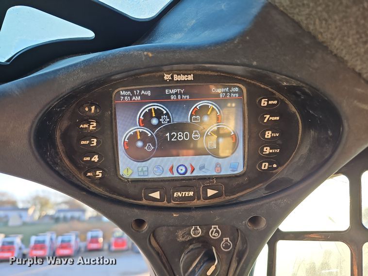 image for item DS5692 2019 Bobcat T870  tracked skid steer loader