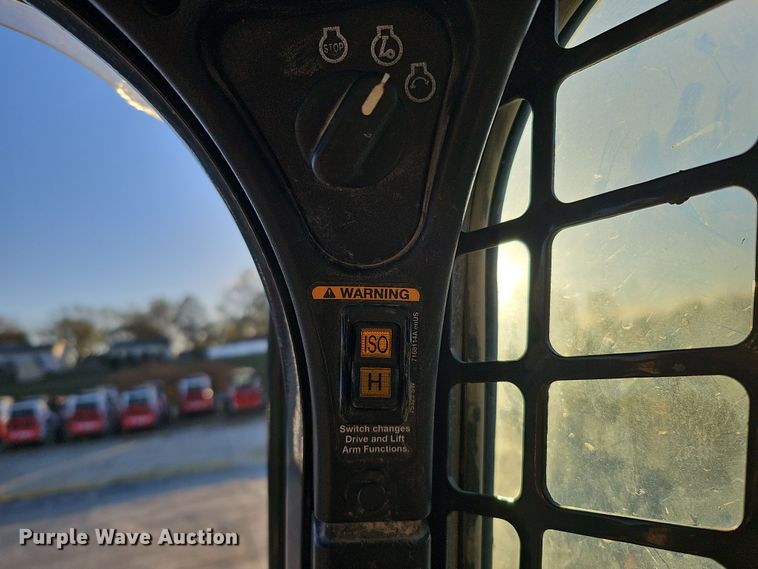 image for item DS5692 2019 Bobcat T870  tracked skid steer loader