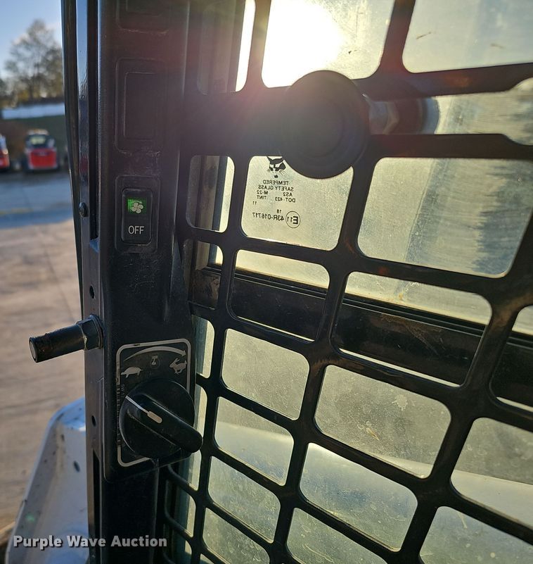 image for item DS5692 2019 Bobcat T870  tracked skid steer loader