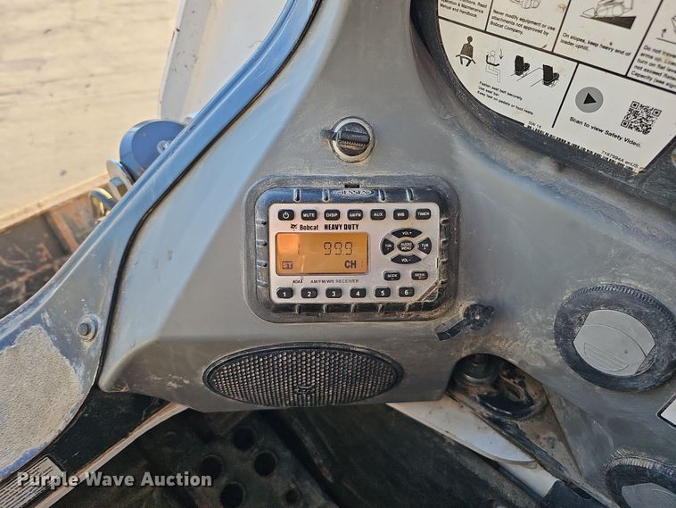 image for item DS5692 2019 Bobcat T870  tracked skid steer loader